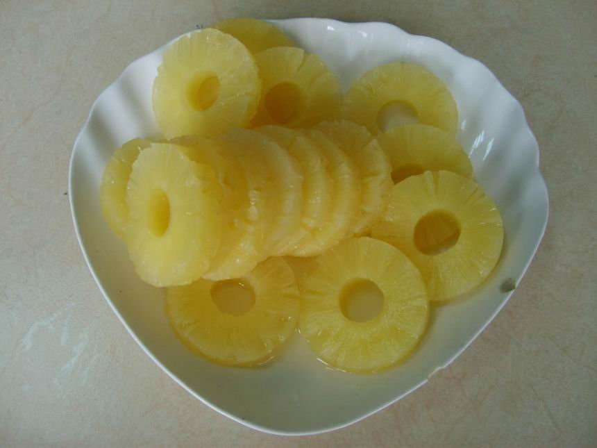 canned pineapple slice in natural juice