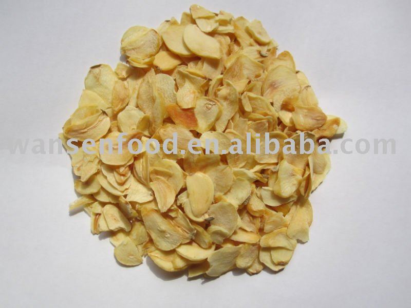the white dehydrated garlic flakes
