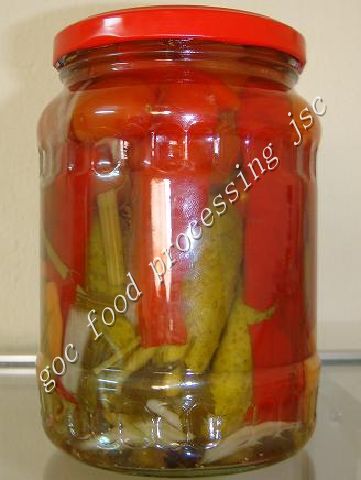 Tomato-chilli-cucumber mix in jars