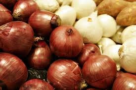 onions,garlic,green spices and black pepper.