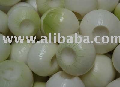 Round Fresh Peeled yellow and red Onions