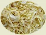 Dehydrated onion flakes