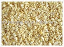 dehydrated garlic flakes