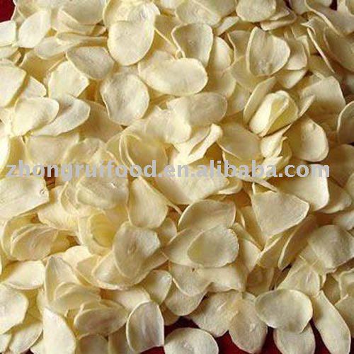dehydrated garlic flakes