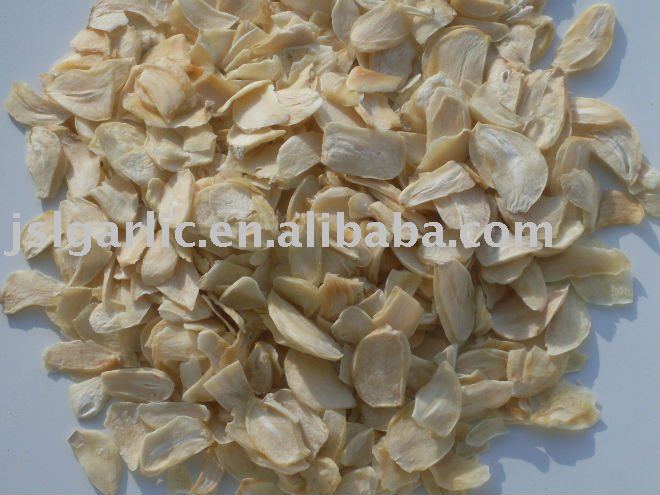 dehydrated garlic flakes