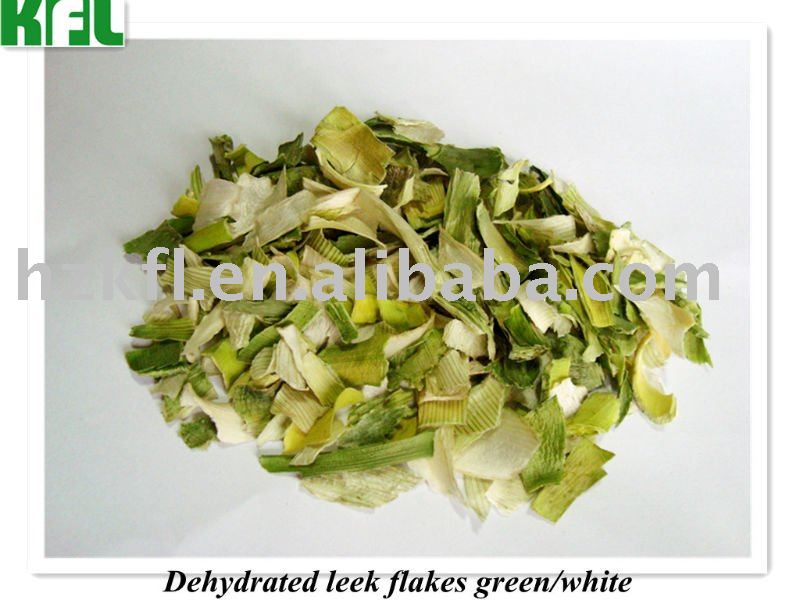 Dehydrated leek flakes green and white