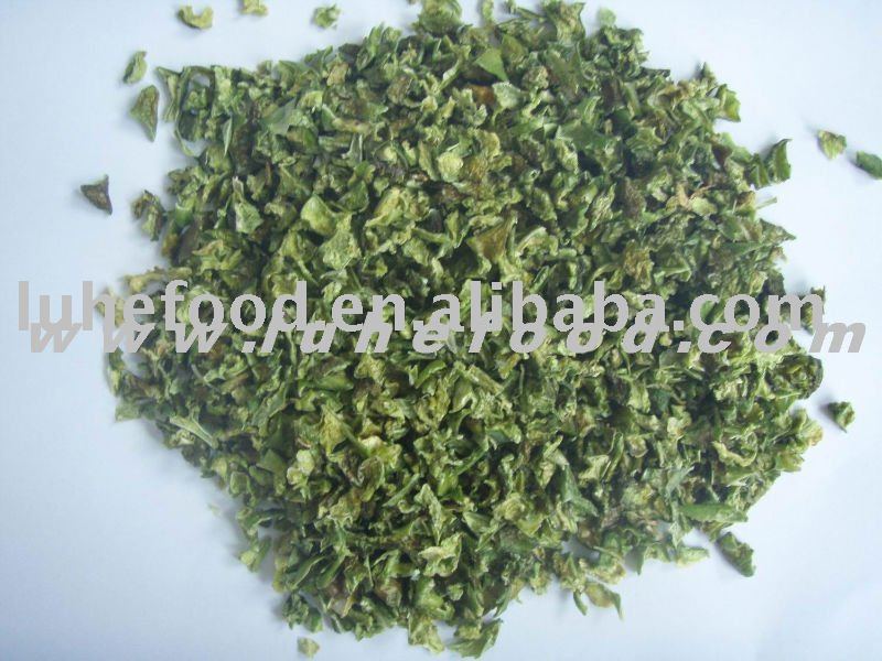 Dehydrated green bell pepper flakes