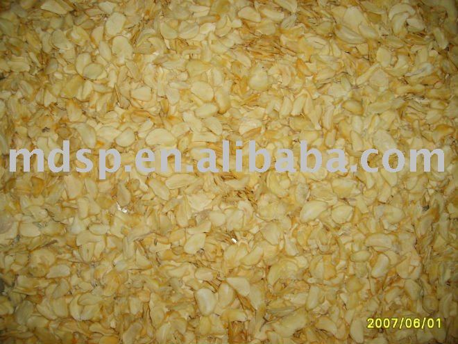 dried garlic flakes