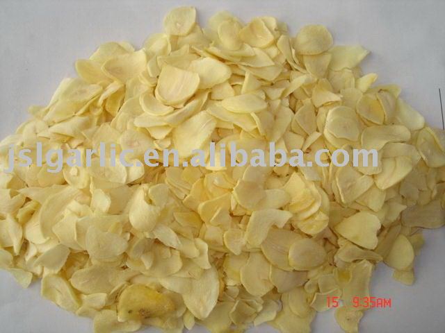 Chinese Dehydrated garlic flakes with high spicy and white color (new crop) 2010