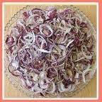 Dehydrated red onion