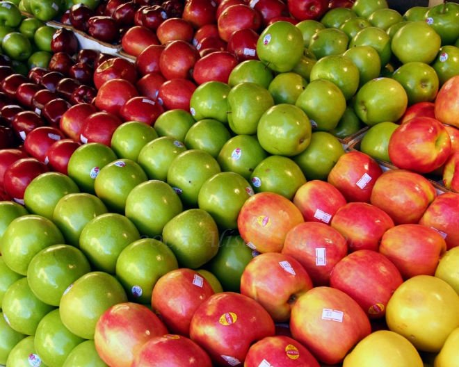 FRESH RED APPLES FOR SALE