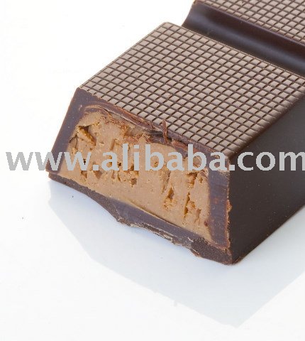 Dark chocolate bar with biscuit crepe
