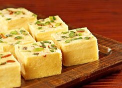 Sohanpapdi (1 kg) sweety