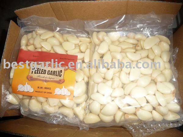 Fresh peeled  garlic  in  bag  filled with nitrogen