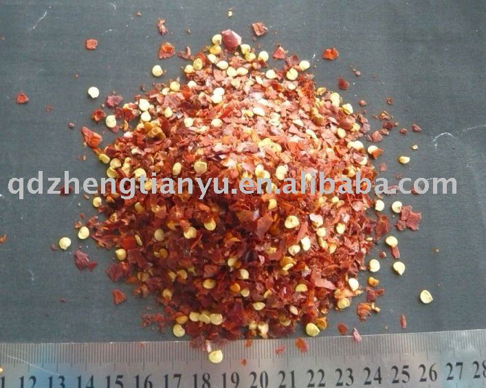 crushed chili paprika with stems