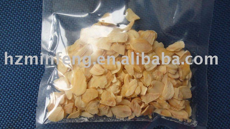 dehydrated garlic flakes