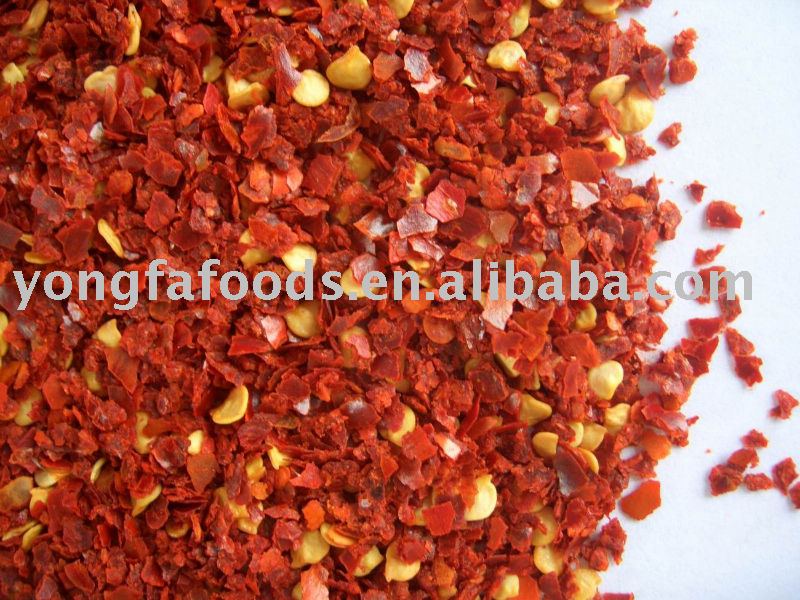 crushed paprika with seeds