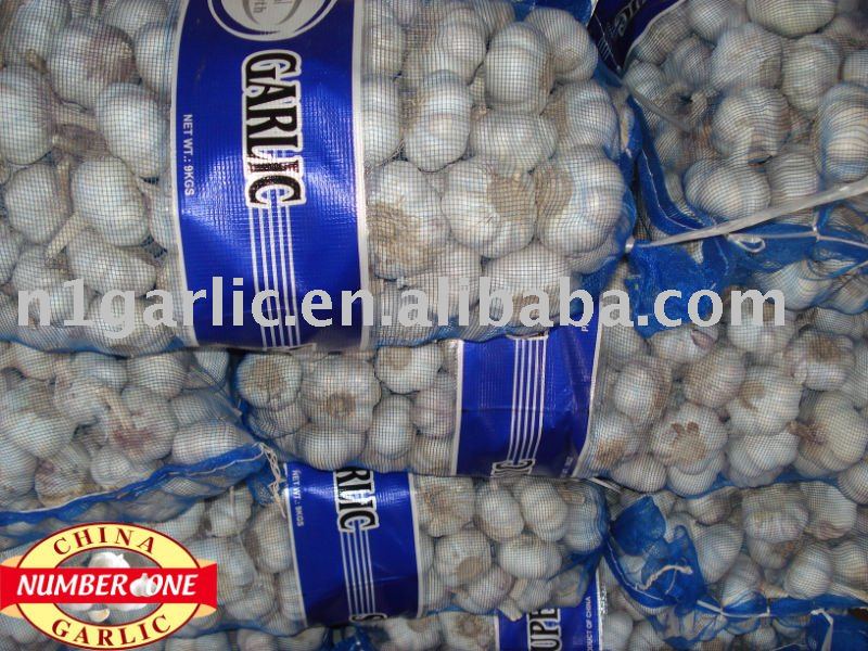 Chinese  garlic  in  bag s