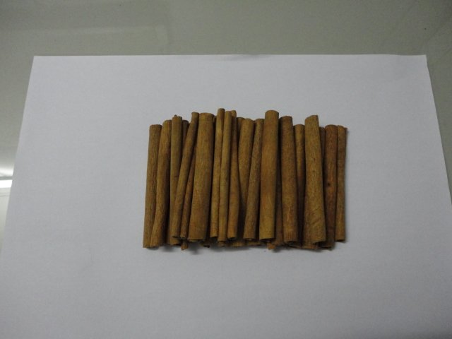 Removed  skin  cassia (cinnamon stick)