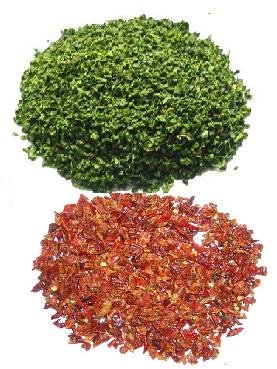 Dehydrated green / red bell pepper granules