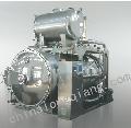 Lateral spray retort