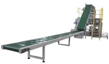 Automatic conveying packaging machine