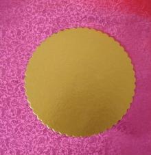 scalloped cake board