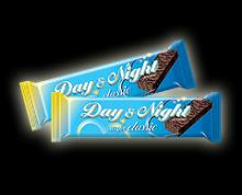 DAY AND NIGHT WAFER CLASSIC WITH PEANUT STUFFING AND CACAO GLAZE 42