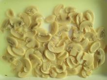 canned mushroom in pieces & stems