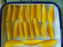 canned yellow  peach  in  slice s