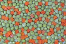  Canned   green   peas  with carrot