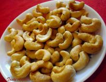 Dried cashew nuts