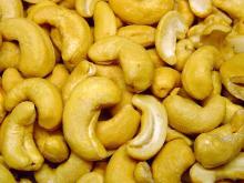 Natural cashew nuts