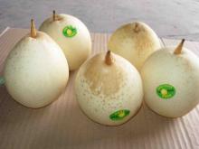 Fresh ya pear
