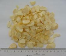 dehydrated garlic flakes