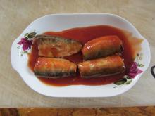  canned   sardine   fish  in  tomato 