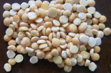 Natural dried shelled peas halves
