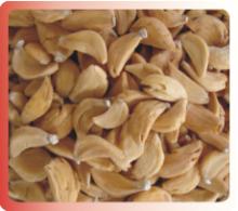 Dehydrated garlic flakes