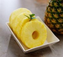Canned pineapple in syrup