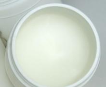 white  petroleum  jelly