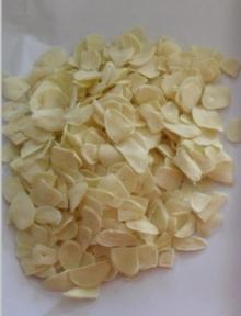 2013 crop China spice factory supply dehydrated/dried garlic flakes spice