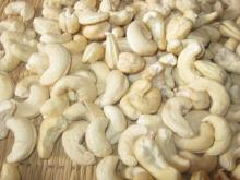 W210 Cashew Nuts Supplier