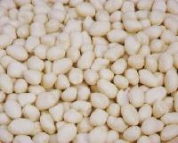 Blanched peanut kernels