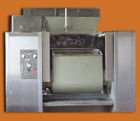 Vertical type dough kneading machine and horizontal type dough kneading machine