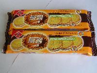 Chocolate sandwich biscuit