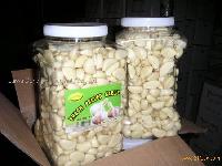 peeled  garlic  in bottle