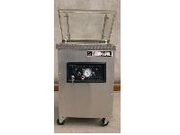 Vacuum packaging machine