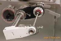 Casing holder device for natural casings