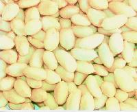 Blanched peanut kernels