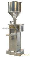 Liquid and Paste Gas- driving  Filling  Machine 